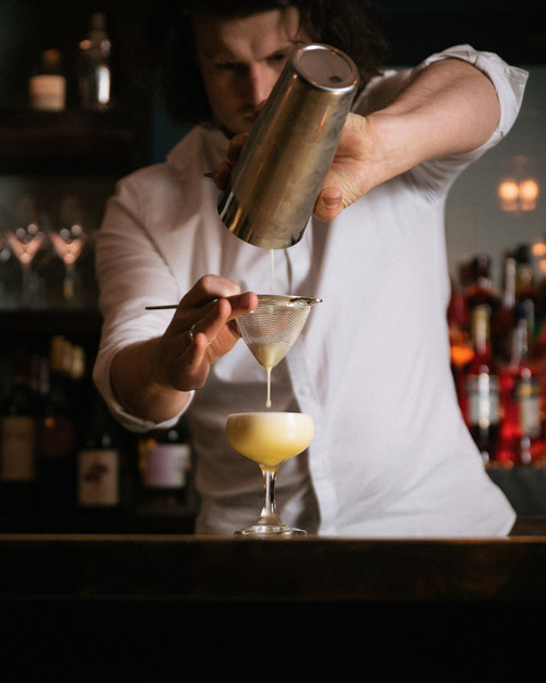 straining cocktail